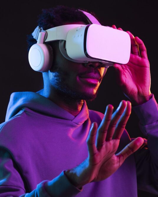 portrait-young-african-american-man-with-vr-glasses (1)